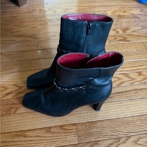 Elegant Black Leather Boots Markon